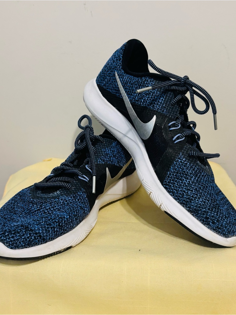 Nike Flex TR 8 Women's Blue Black Training Running Shoes US 9.5
